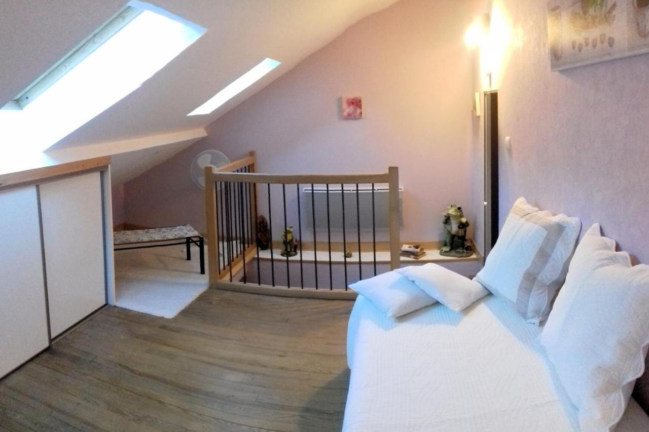 L'Oustalou - Gîte entre Lot et Truyère Entraygues-sur-Truyère Extérieur photo